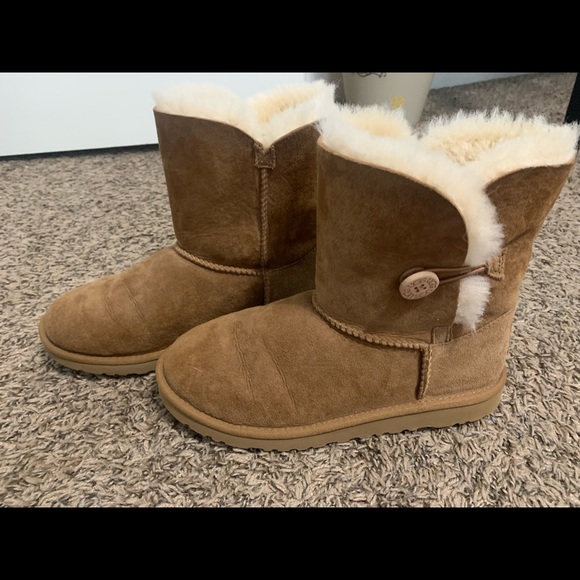 Women’s UGG Boots—price is negotiable! - Picture 3 of 7